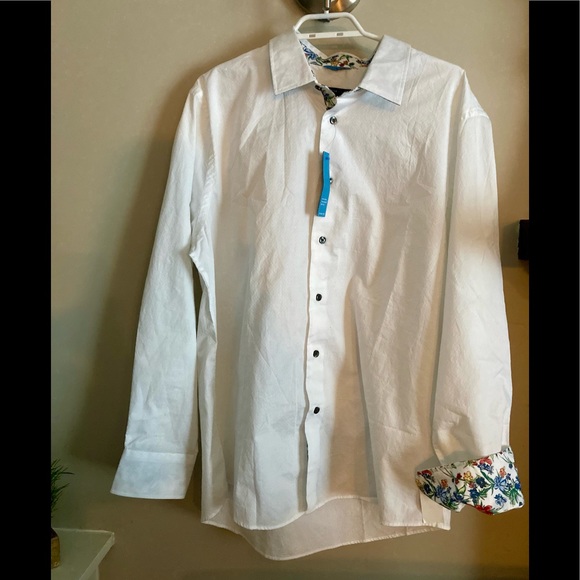 Van Heusen Other - NWT Shirt with floral accents